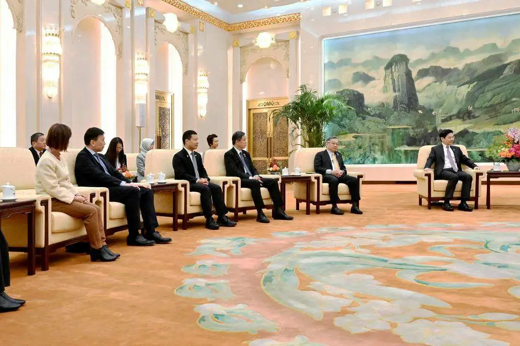 A Strong Delegation: Multisectoral Cooperation PM Wong was accompanied by a high-level delegation including: